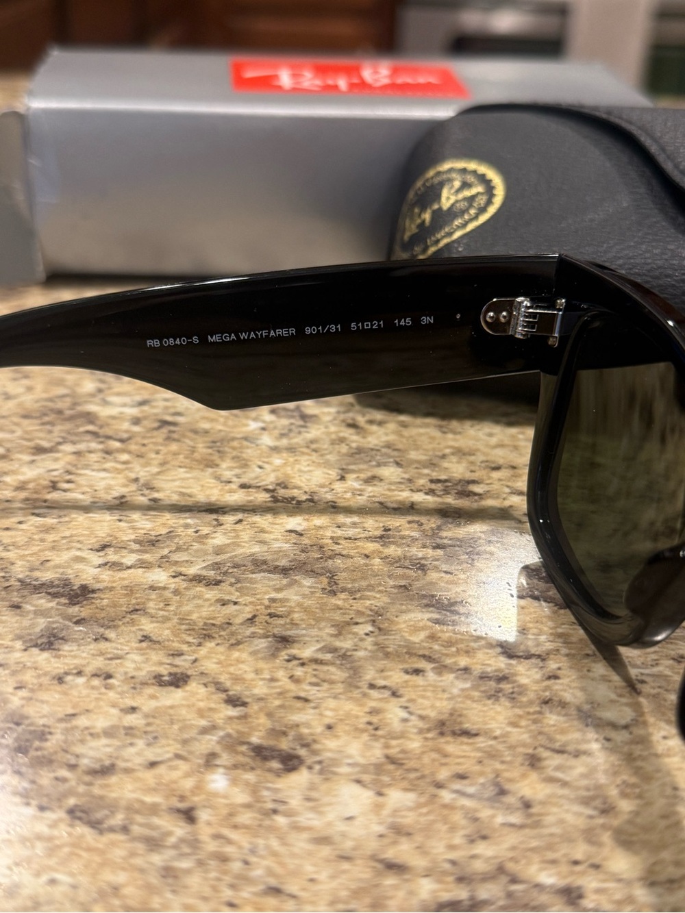 Ray-Ban Mega Wayfarer Black Frame 51-21 145 - Picture 4 of 5